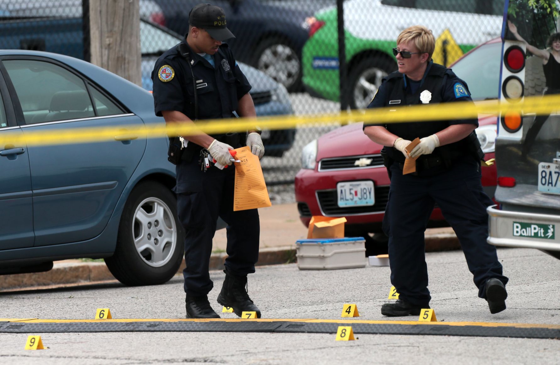 Man killed by St. Louis police officer after shooting different officer in leg